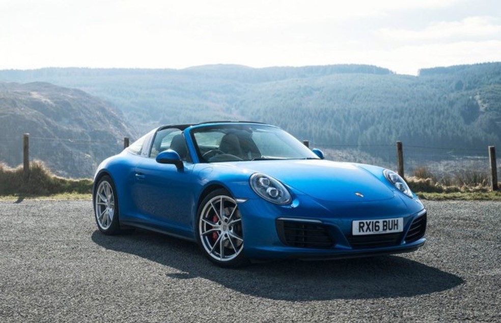 O estilo retrô esconde o facelift, olhe como o para-choque e os faróis do 911 ficaram mais agressivos (Foto: Divulgação) — Foto: Auto Esporte