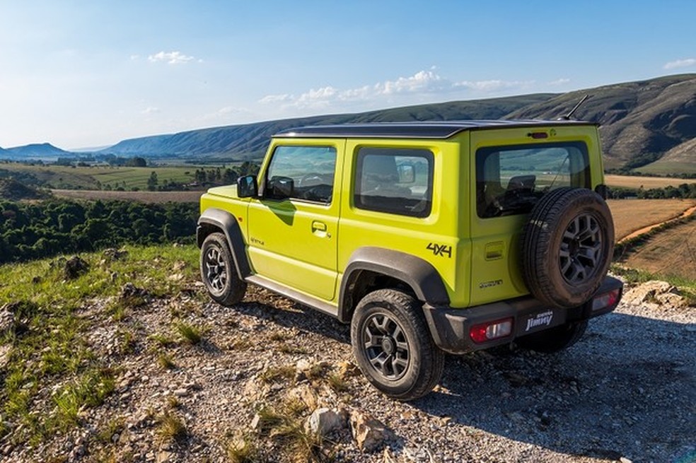 Despojado, o Jimny tem a cor de lançamento chamada amarelo Kinetic (Foto: Divulgação) — Foto: Auto Esporte