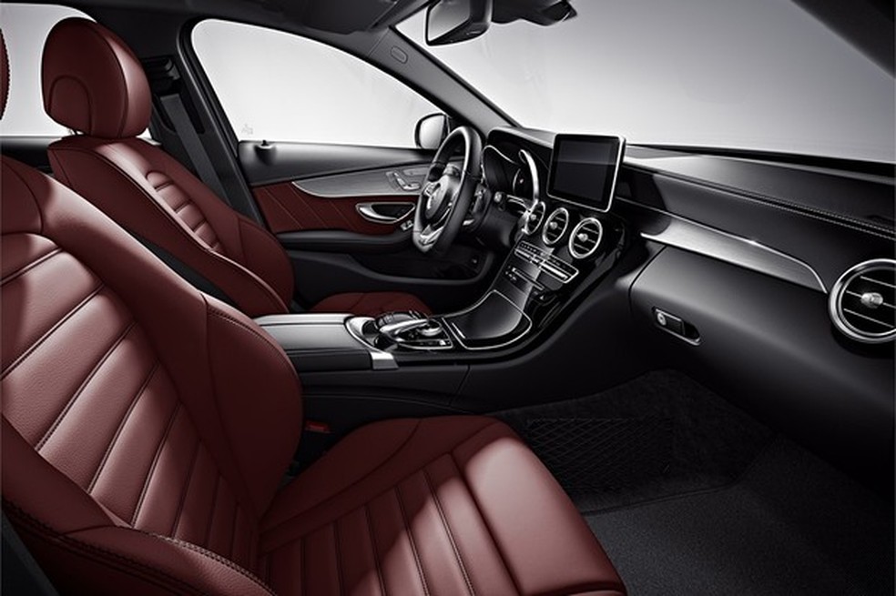 Bancos com massageador e quadro digital serão novidades do Classe C renovado (Foto: Mercedes-benz) — Foto: Auto Esporte