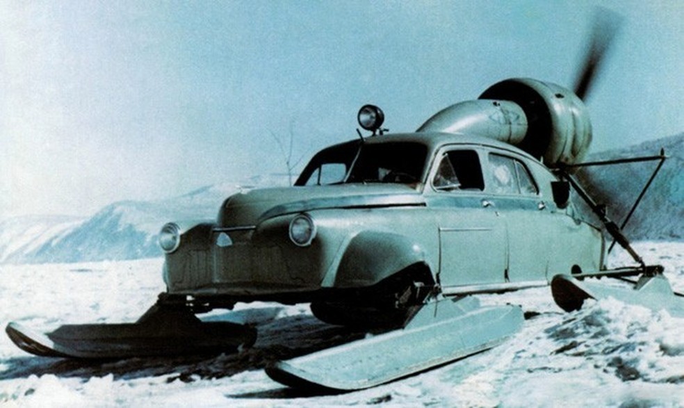 Para enfrentar a neve siberiana, Gaz ganhou esquis e motor a hélice (Foto: Divulgação) — Foto: Auto Esporte