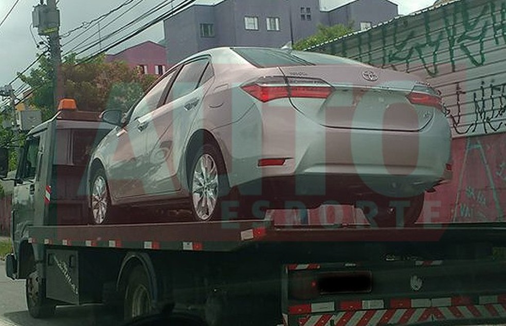 Toyota Corolla reestilizado já é vendido no Brasil (Foto: Reprodução / Oliver Raposo) — Foto: Auto Esporte