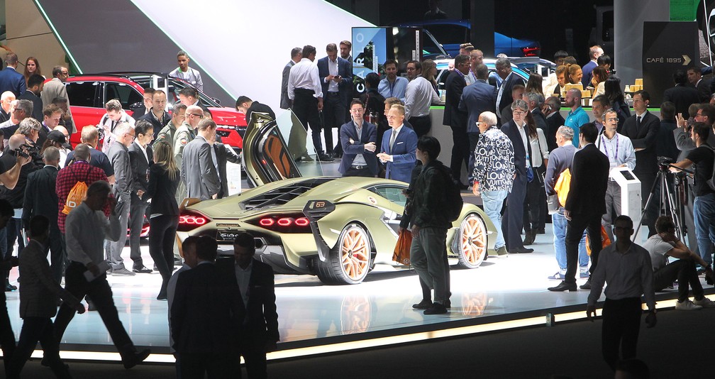 Híbrido Lamborghini Sián atrai jornalistas no Salão de Frankfurt — Foto: Daniel Roland/AFP