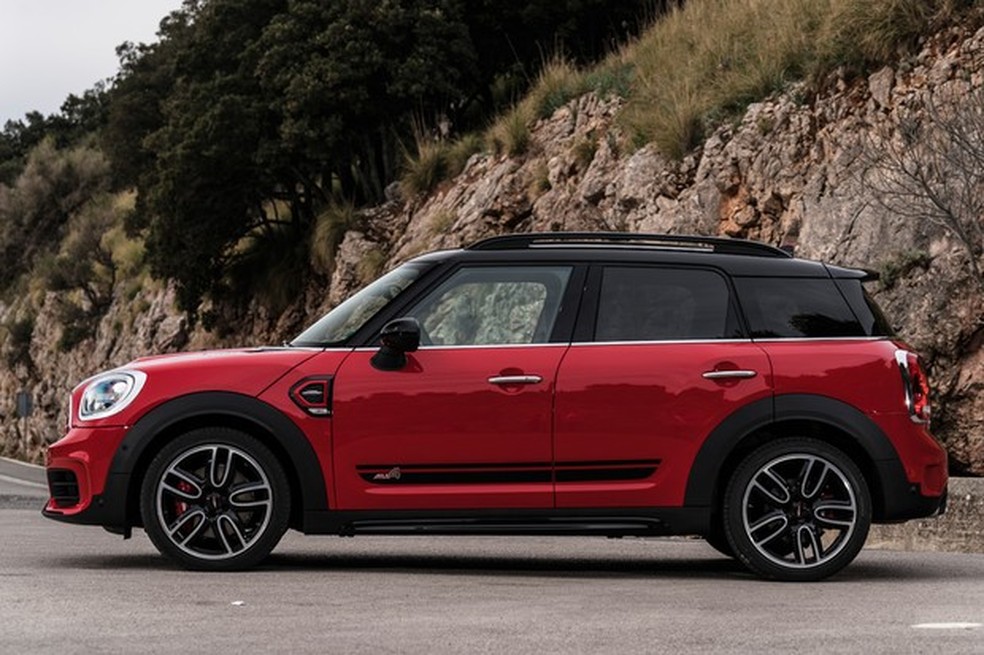 Mini Countryman JCW tem rodas aro 19 e detalhes esportivos (Foto: Divulgação) — Foto: Auto Esporte