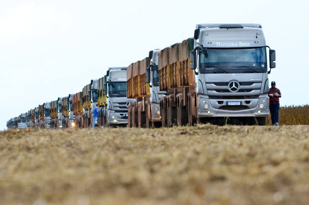 A maior parte do transporte de mercadorias no Brasil é feita a partir do frete rodoviário — Foto: André Schaun