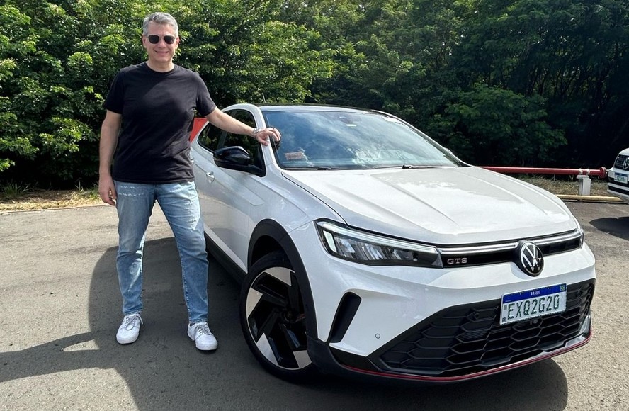 Nivus GTS ao lado do CEO Ciro Possobom