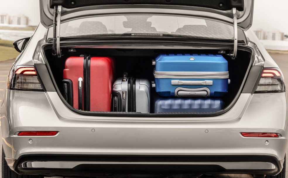 Honda Accord Advanced Hybrid tem porta-malas com iluminação e apoios de fixação — Foto: Divulgação