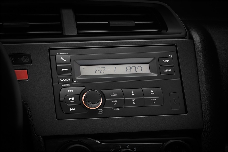 Rádio oferecido na versão DX do Honda Fot 2016