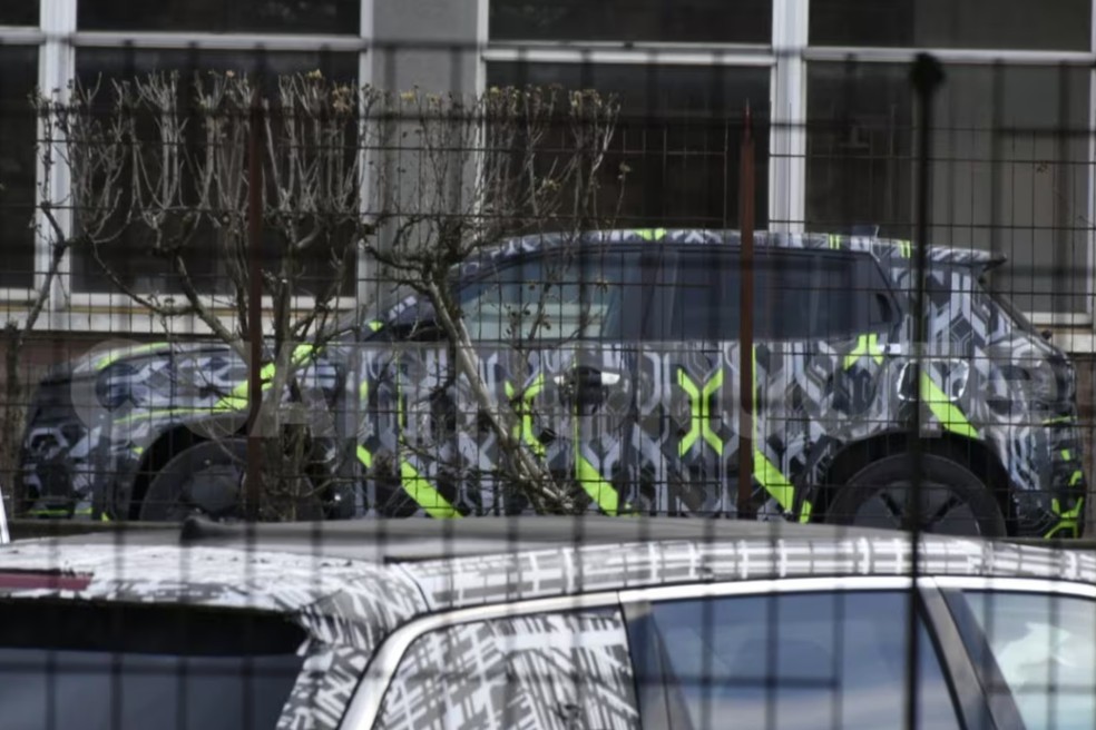 Novo Jeep Avenger terá novidades tanto no exterior quanto na cabine — Foto: Reprodução/Quattroroute