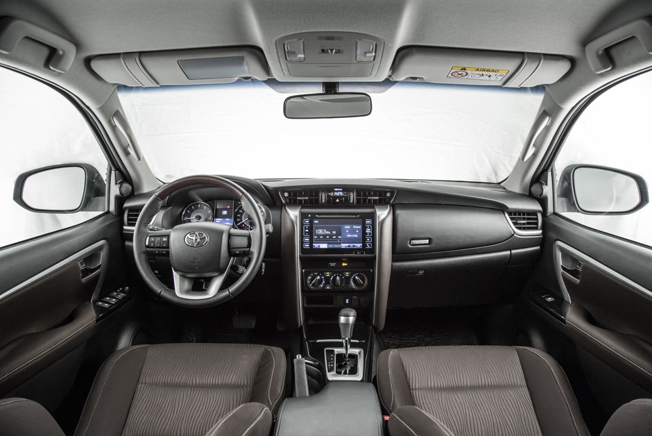Toyota Hilux e SW4 ganham motor flex no Brasil