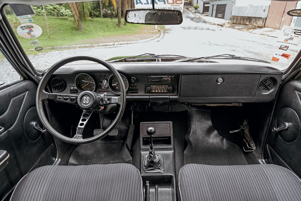 Chevrolet Opala SS 1978 tinha os bancos cheios de palha — Foto: Renato Durães/Auto News Brasil