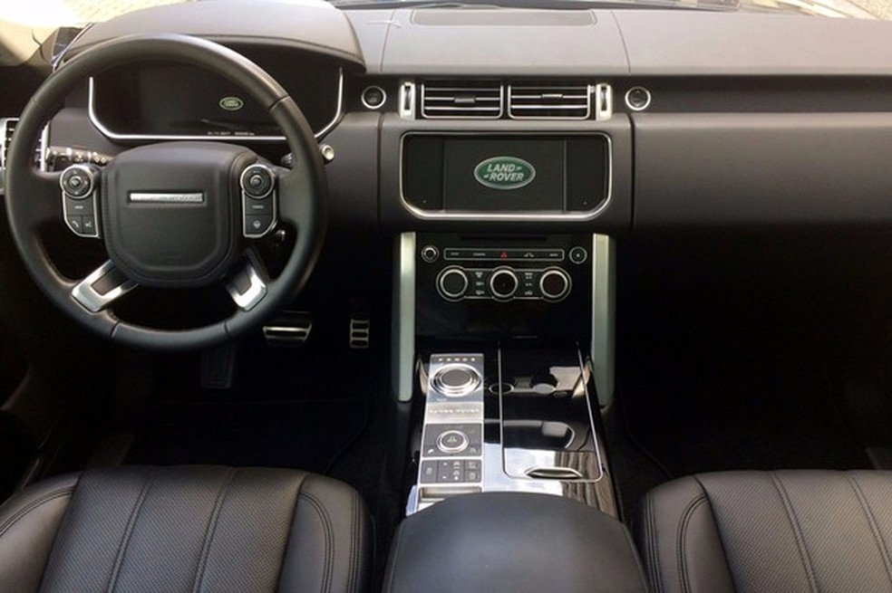Range Rover ganha versão limitada Black para Vogue e Autobiography (Foto: Divulgação) — Foto: Auto Esporte