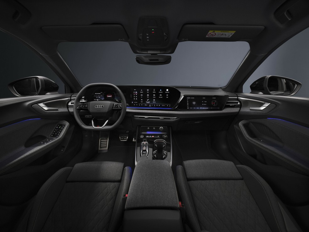 Terceira tela surge em pacote opcional no Audi A5 — Foto: Divulgação
