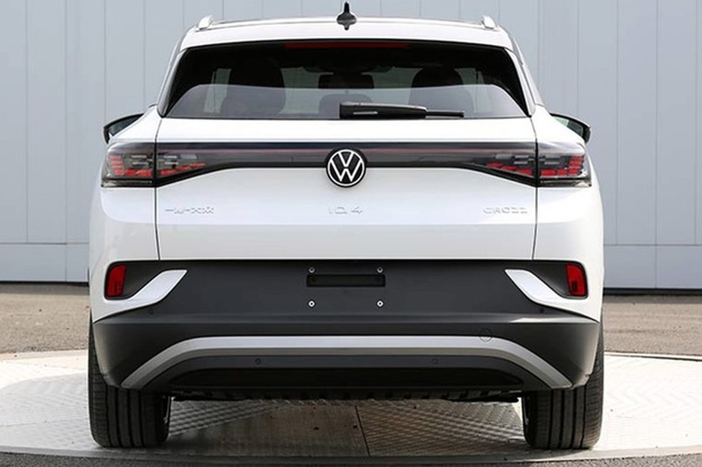 Assim como no Nivus, uma faixa une as lanternas (Foto: Reprodução/Internet) — Foto: Auto Esporte