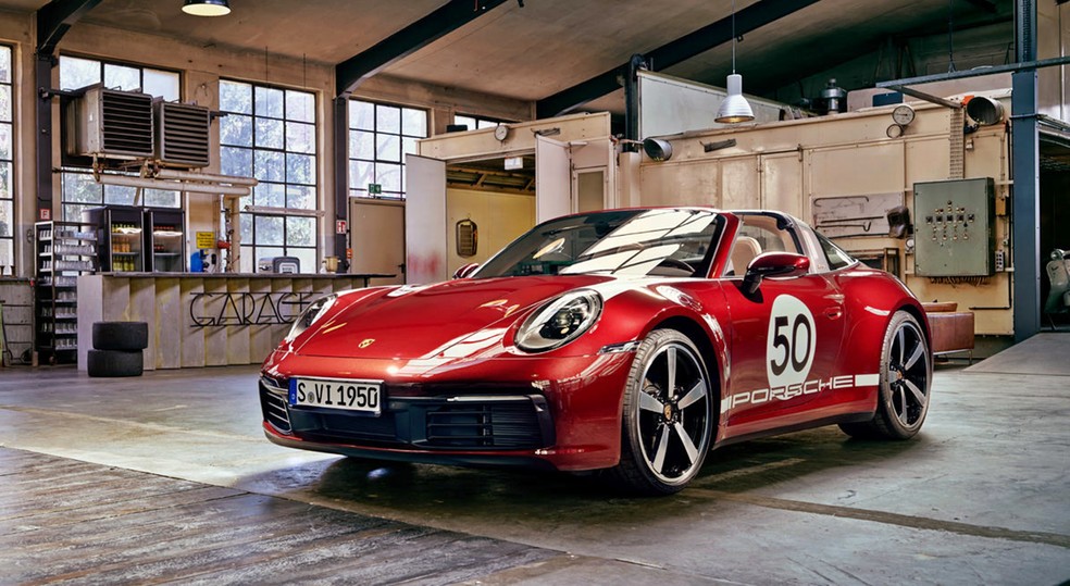  Porsche 911 Targa 4S Heritage Design Edition é um dos modelos da Porsche que Ibra guarda na sua garagem — Foto: Divulgação 