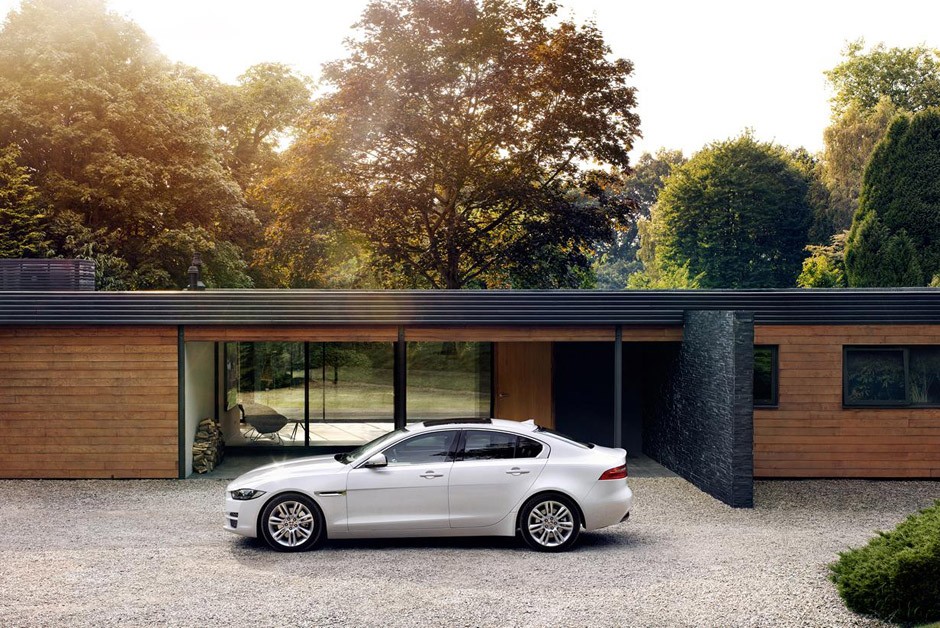 Jaguar XE 2015  