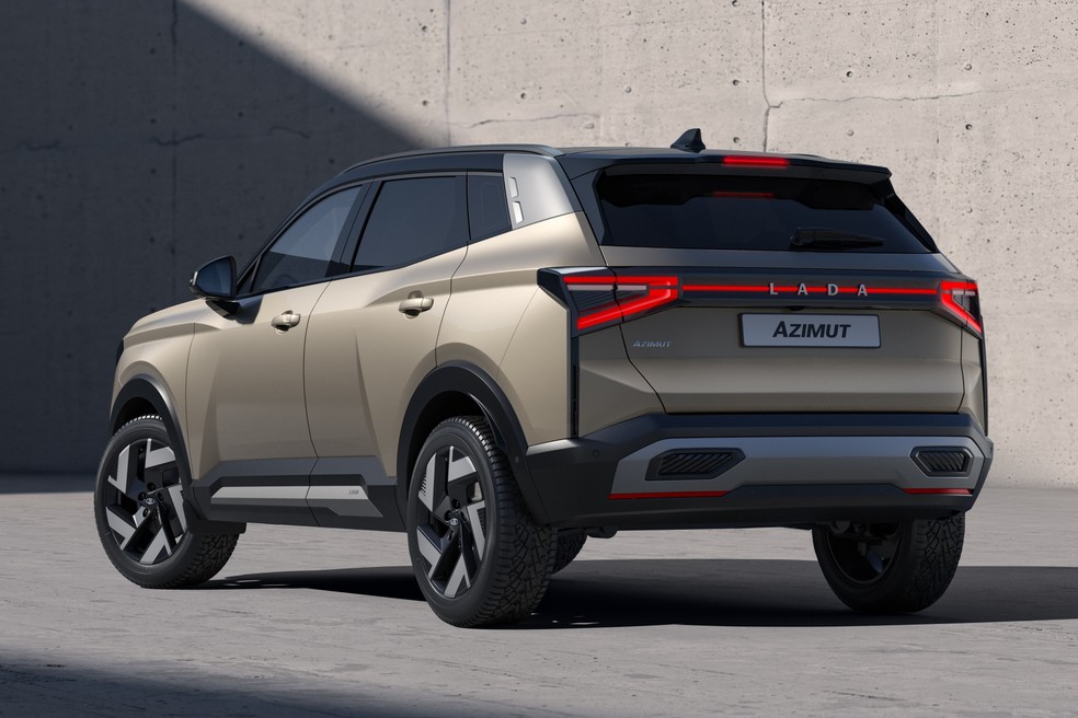 Na traseira, Lada Azimut tem lanternas em LED com faixa iluminada para fazer a interligação entre as peças — Foto: Lada/Divulgação