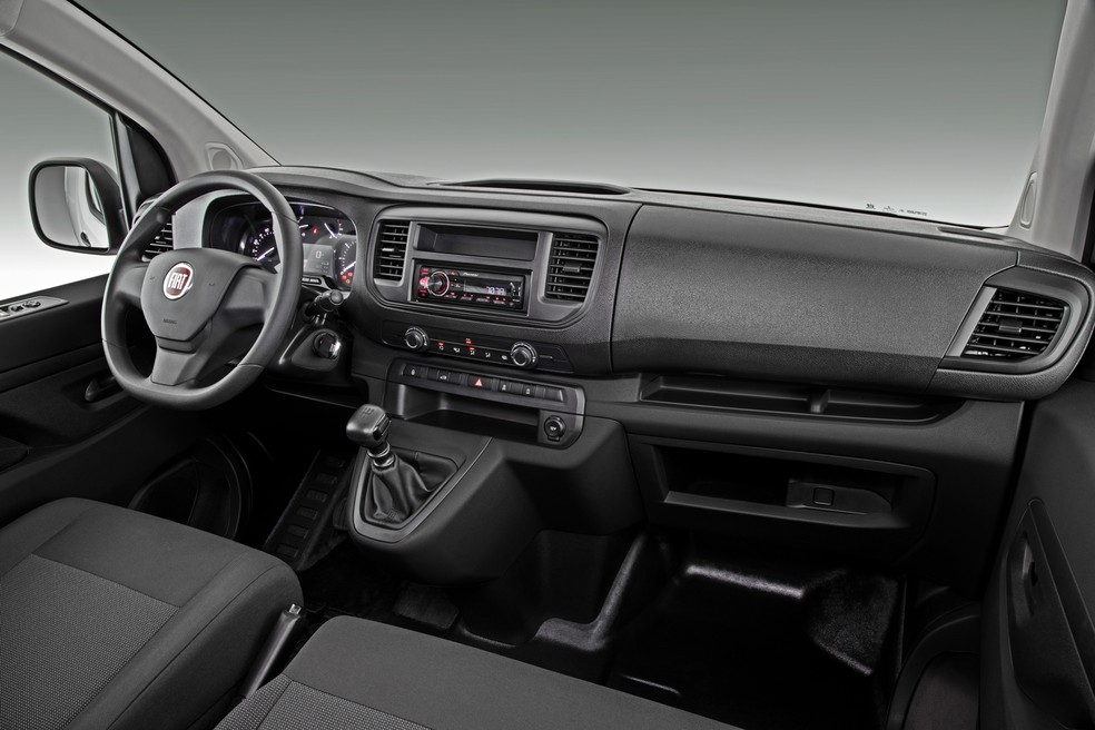 Fiat Scudo 2024 mudou a cor do interior pensando no foco do trabalho  — Foto: Divulgação 