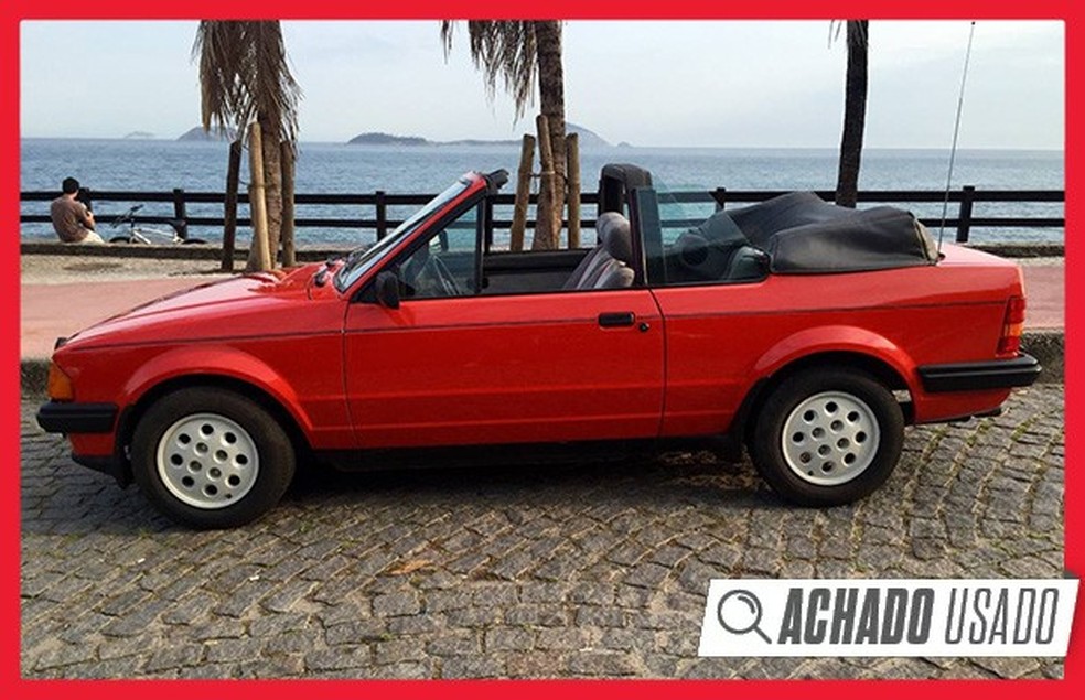 As rodas cobertas por calotas são acompanhadas por um jogo de liga original (Foto: Reprodução) — Foto: Auto Esporte