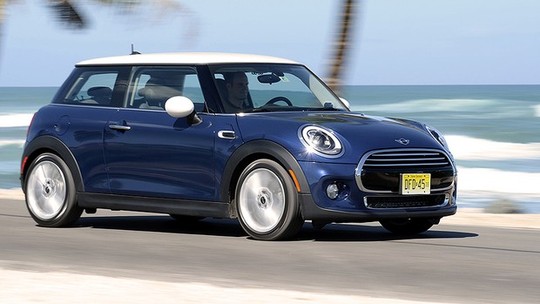 Com mais itens, Mini Cooper na versão Top chega por R$ 125 mil