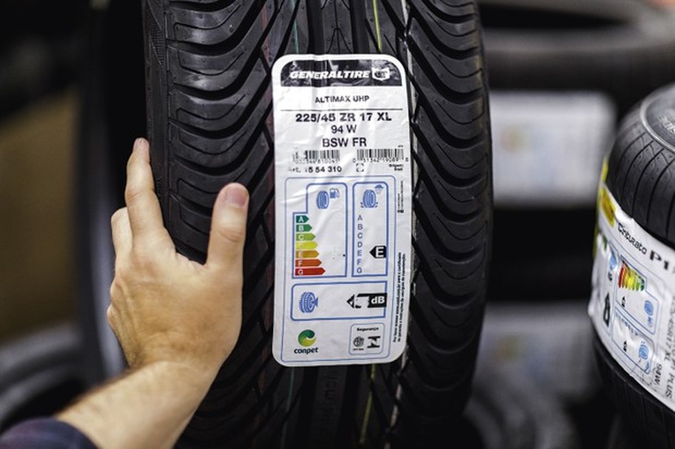 Você sabia que seu pneu tem uma nota que vai de A a F? — Foto: Christian Castanho