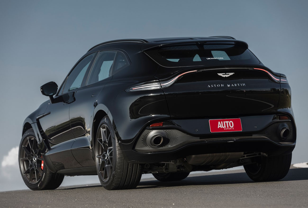 Visual do Aston Martin DBX é inspirado no Vantage — Foto: Christian Castanho/Autoesporte