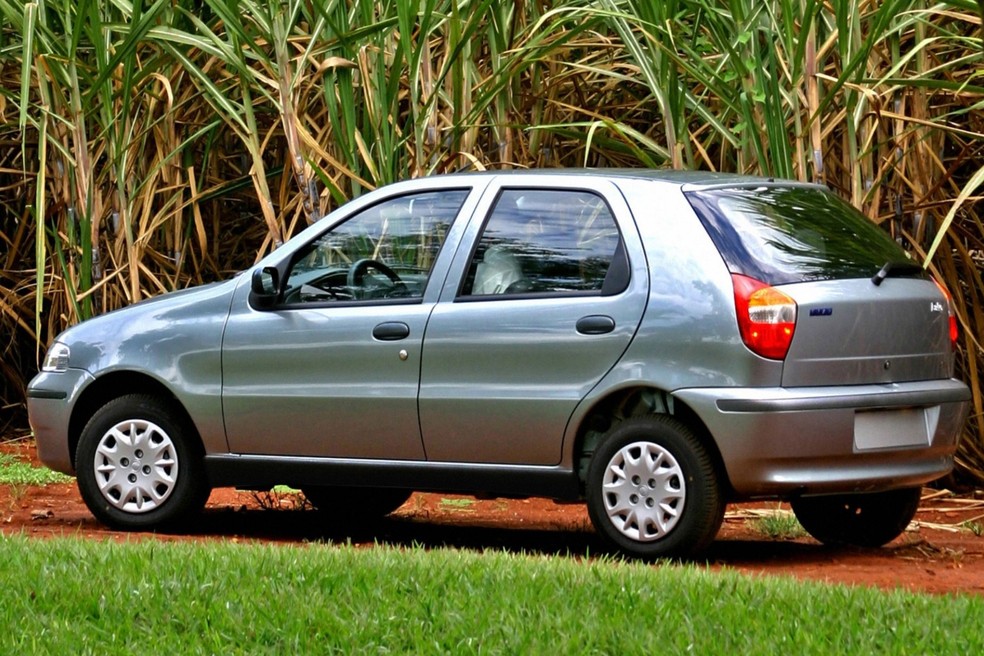 O Fiat Palio Fire trazia uma suspensão mais macia — Foto: Divulgação/Fiat