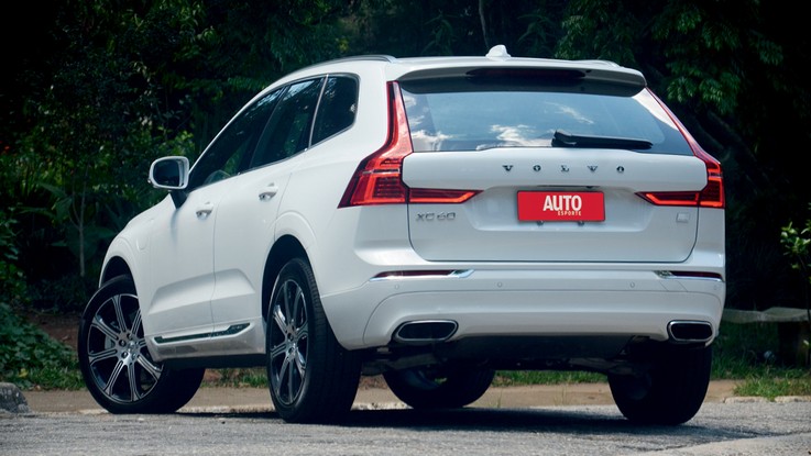 Volvo XC60 Inscription - XC60 na versão Inscription tem design conservador, mas traz boa lista de equipamentos. Além disso SUV tem um desempenho que convence quem ainda não se rendeu aos híbridos
