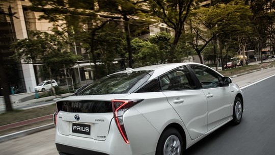 Governo vai baixar IPI de carros híbridos e elétricos, diz ministro