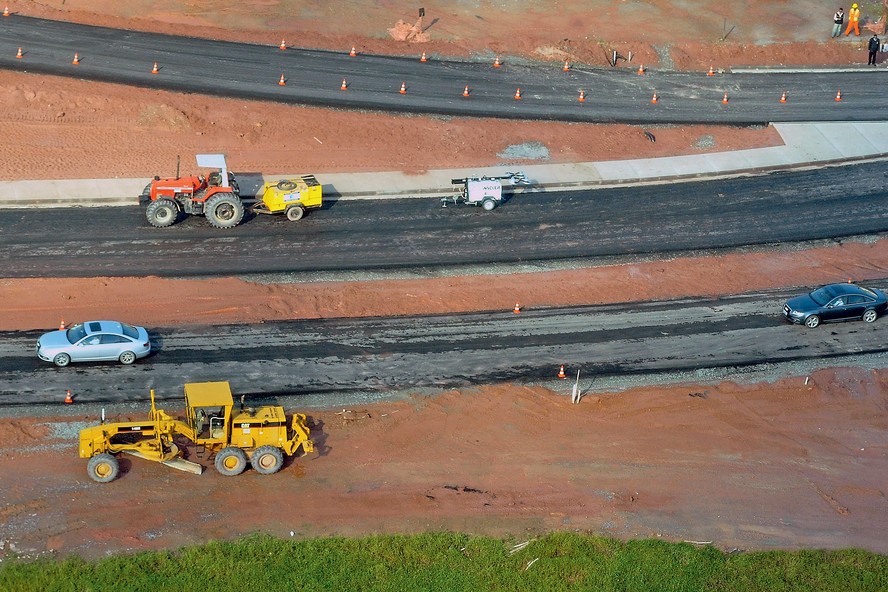 Audi usou trecho de rodovia em construção para lançar o novo A6 em 2009
