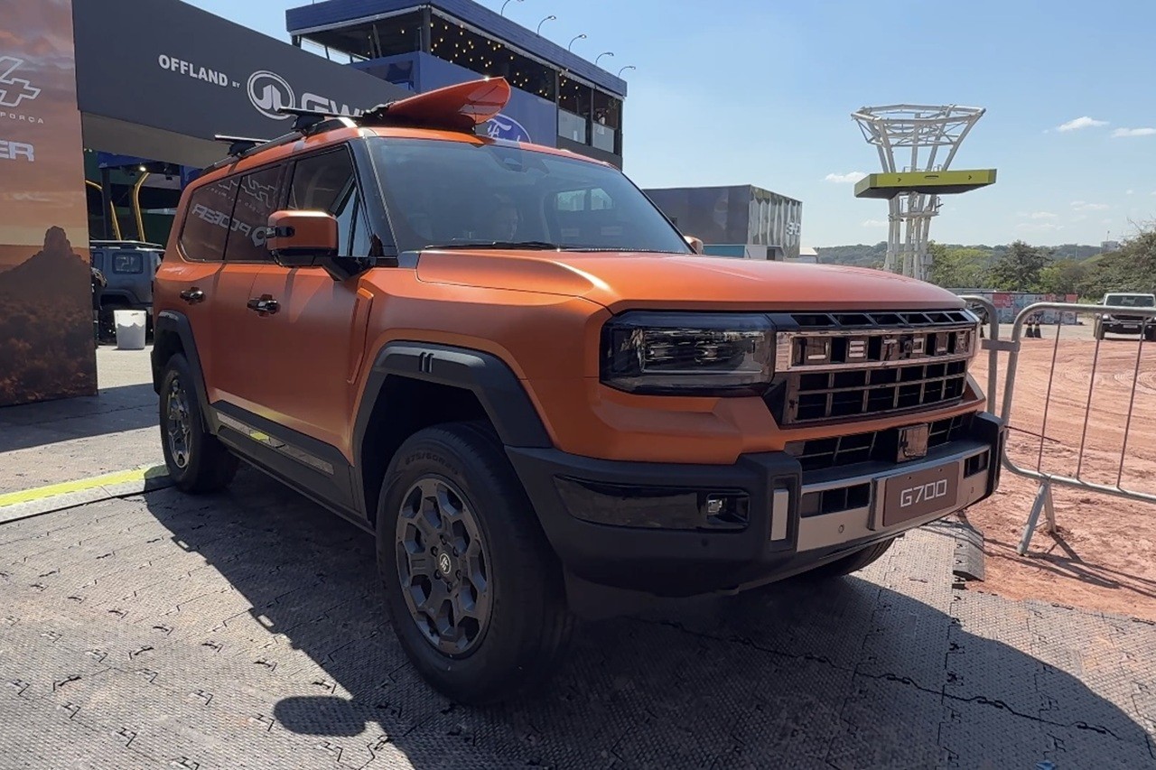 Jetour G700, SUV que flutua na água, chega ao Brasil ainda em 2026