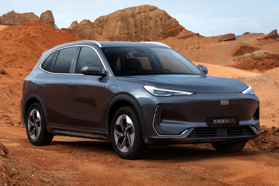 Geely EX5 chegará às lojas em breve e será vendido em parceria com a Renault