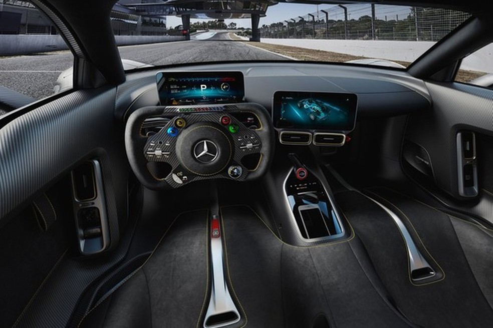 A cabine tem duas telas LCD de 10 polegadas com todas as informações (Foto: Divulgação) — Foto: Auto Esporte