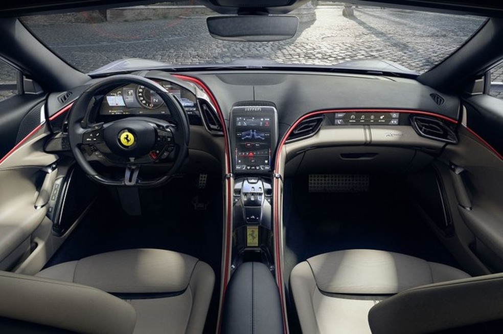  O interior é tecnológico com painel digital para o motorista e também para o carona (Foto: Divulgação) — Foto: Auto Esporte