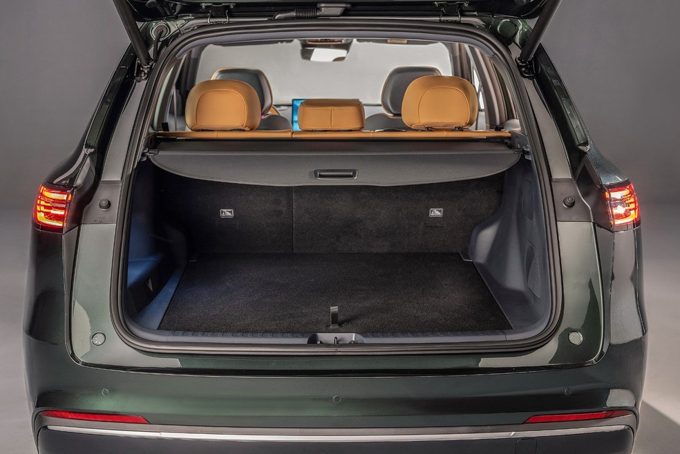 Porta-malas do Geely EX5 EM-i tem 475 litros de capacidade no padrão VDA — Foto: Divulgação