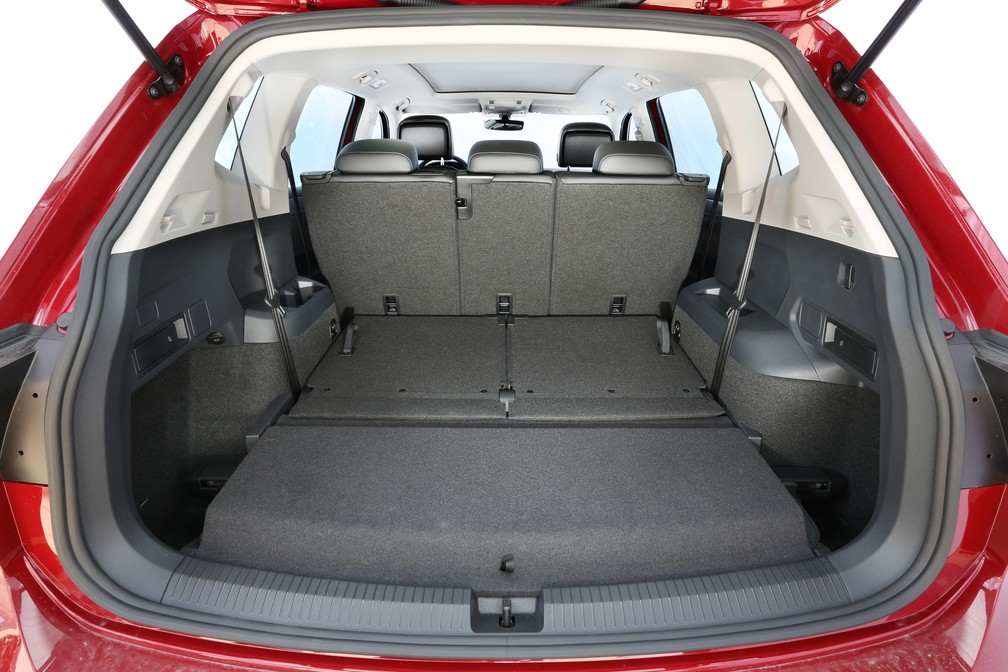 Porta-malas do Tiguan acomoda 686 litros — Foto: Divulgação
