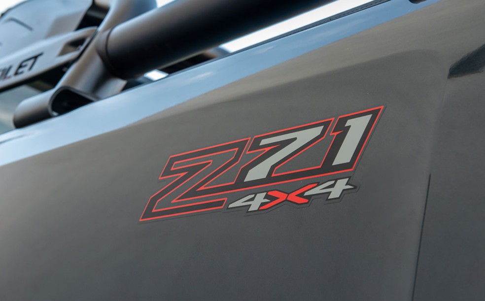 O adesivo '"Z71 4X4" aparece na lateral da picape — Foto: Divulgação
