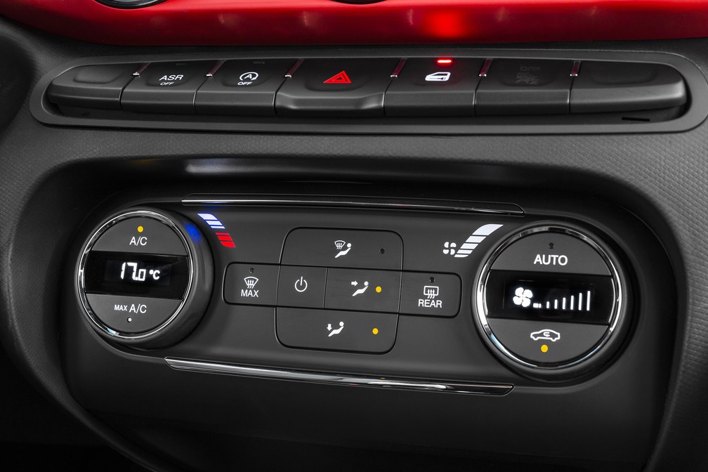 Ar-condicionado digital deve ser vendido como opcional no Fiat Argo — Foto: Divulgação