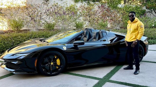 Comediante Kevin Hart compra Ferrari conversível de 1.000 cv e quase R$ 3 milhões