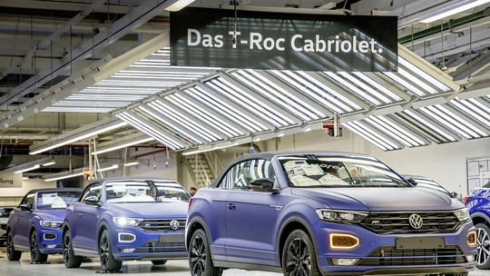 Volkswagen pode adaptar fábrica de carros para produzir peças de guerra