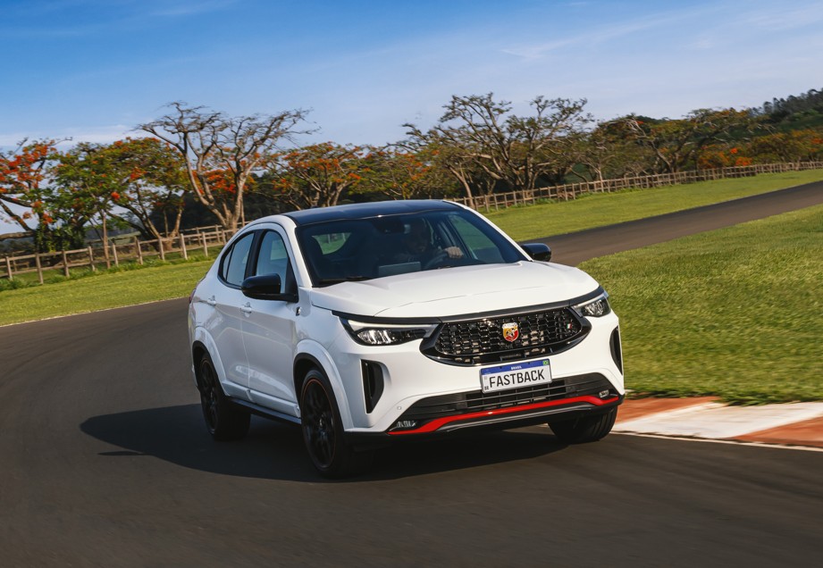 Fiat Pulse e Fastback 2025: versões híbridas devem ficar para ano que vem