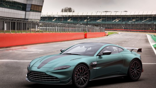 Aston Martin aproveita entrada na F1 e cria uma edição especial do Vantage com 535 cv