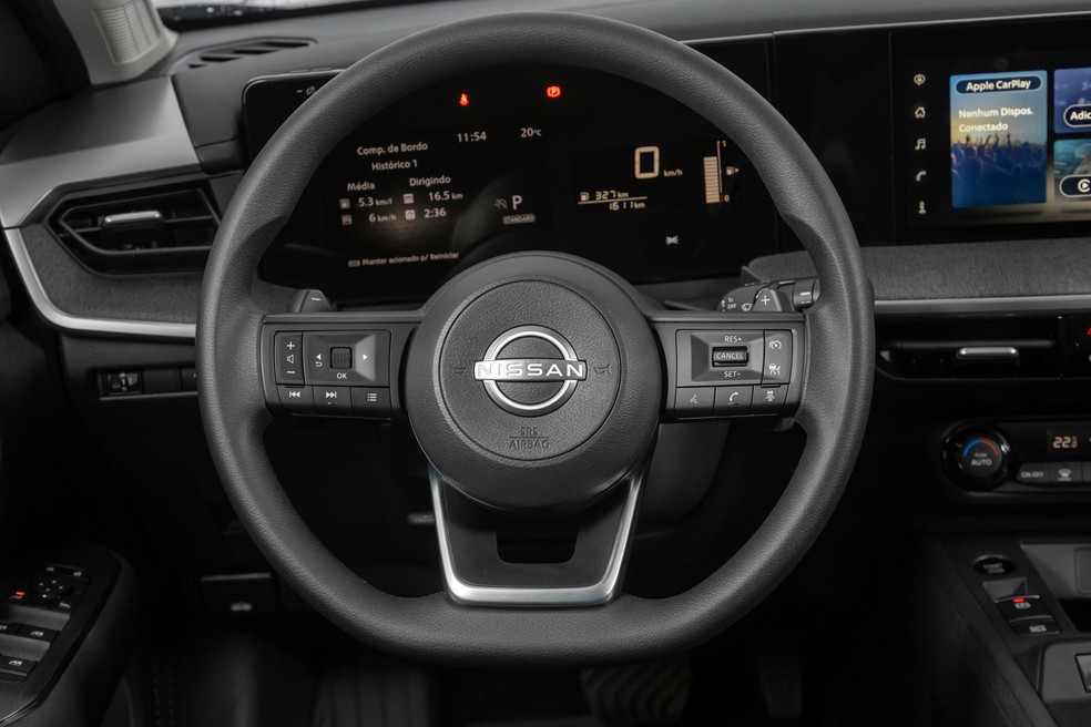 Volante do Nissan Kicks Sense é áspero — Foto: Renato Durães/Auto News Brasil