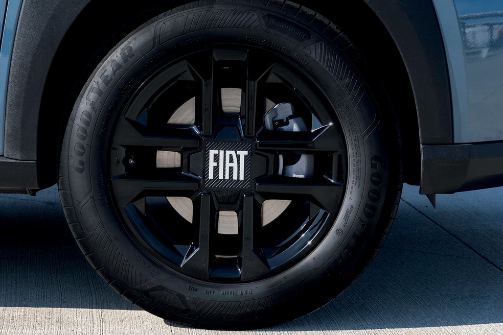 Fiat Grande Panda Hybrid é equipado com rodas aro 16 — Foto: Divulgação