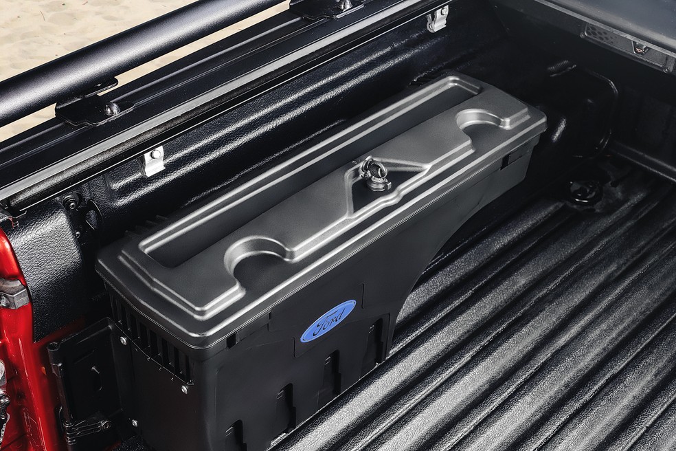 Caixas organizadoras têm bandeja interna, perfeita para a organização de itens menores — Foto: Divulgação/Ford