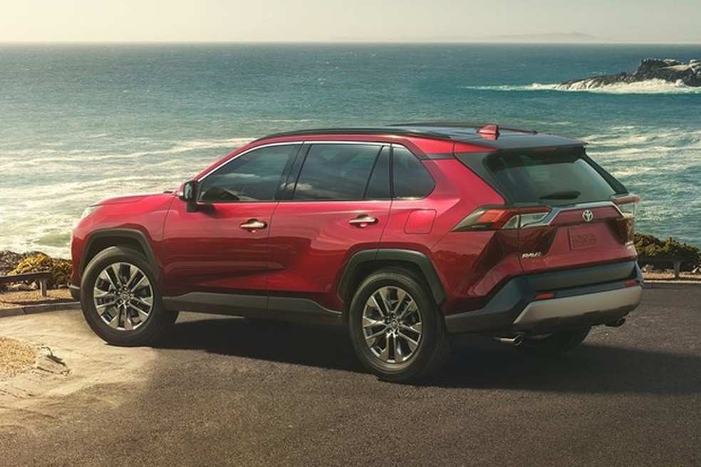 Traseira manteve as lanternas horizontais do RAV4 antigo (Foto: Divulgação) — Foto: Auto Esporte
