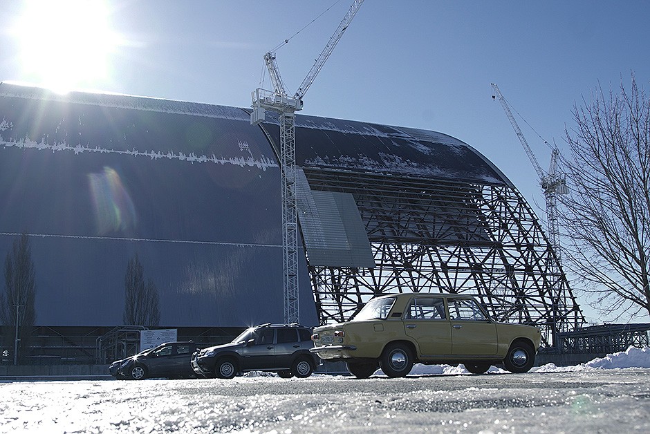 Um novo sarcófago está sendo construído sobre a usina nuclear de Chernobyl