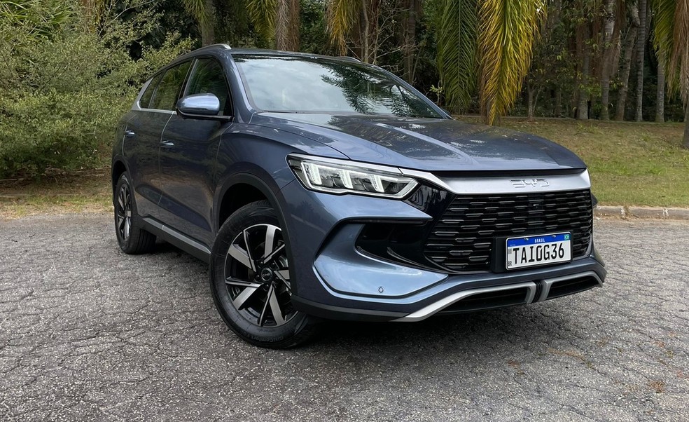 Teto solar é um item disponível de série no principal rival  — Foto: Cauê Lira/Auto News Brasil