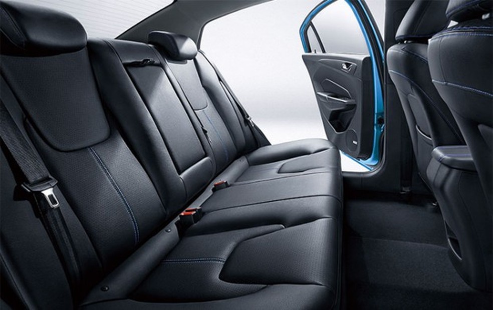 Espaço interno não é muito diferente, mesmo com o pack de baterias no assoalho (Foto: Divulgação) — Foto: Auto Esporte