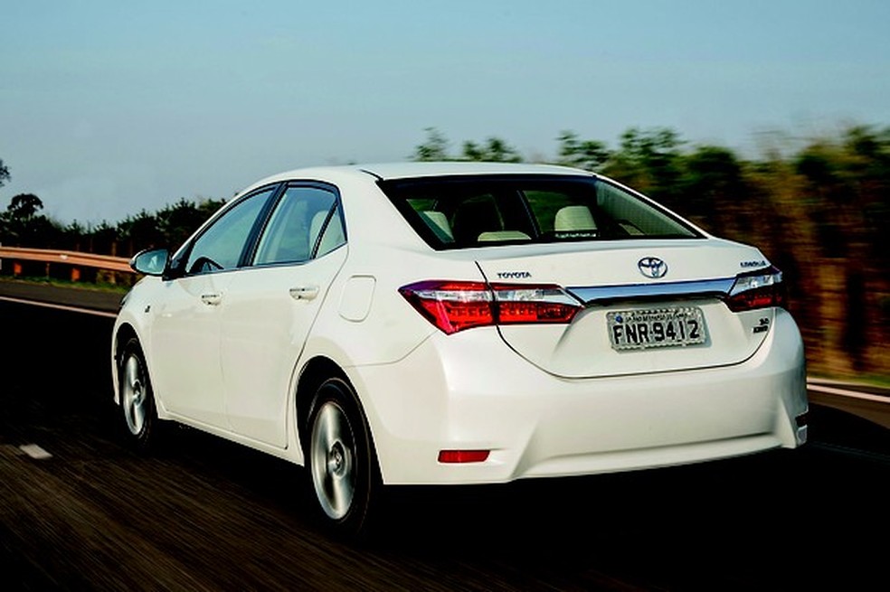 Corolla ainda é um carro atraente com suas proporções de Camry, mas um facelift vem em 2017 (Foto: Fabio Aro/Auto News Brasil) — Foto: Auto Esporte