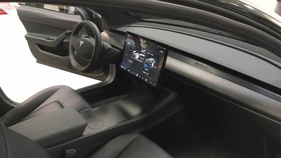 Flagra do Tesla Model 3 (Foto: Reprodução) — Foto: Auto Esporte